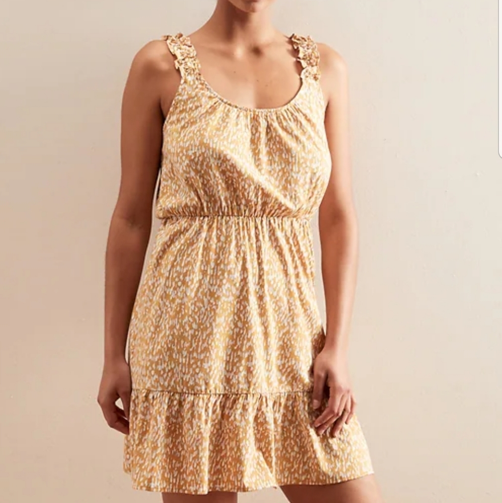 BANANA REPUBLIC RUFFLE FIT AND FLARE DRESS